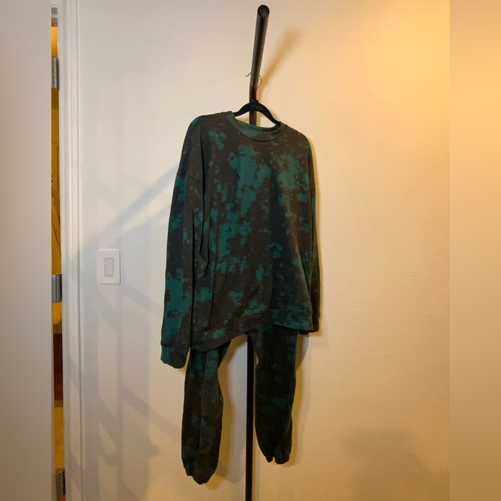 Onzie Teal and Charcoal Tie-Dye Top and pants set